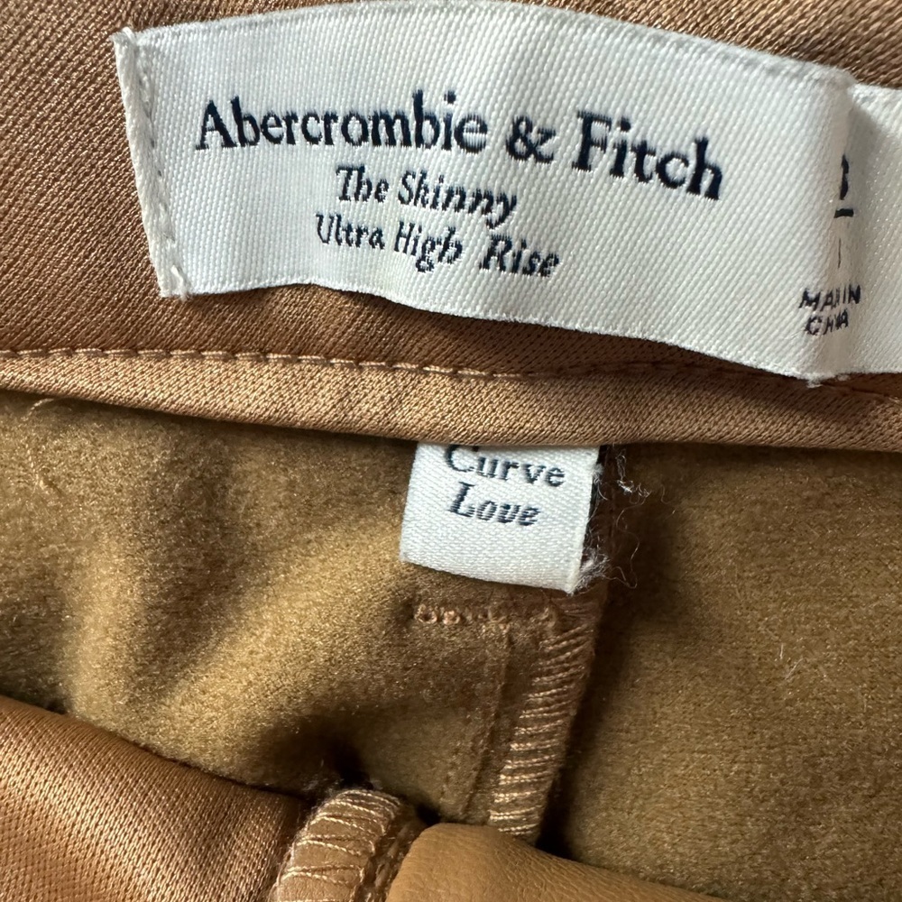 Abercrombie & Fitch NWT Curve
Love Skinny Ultra High-Rise faux leather pants - Picture 5 of 5